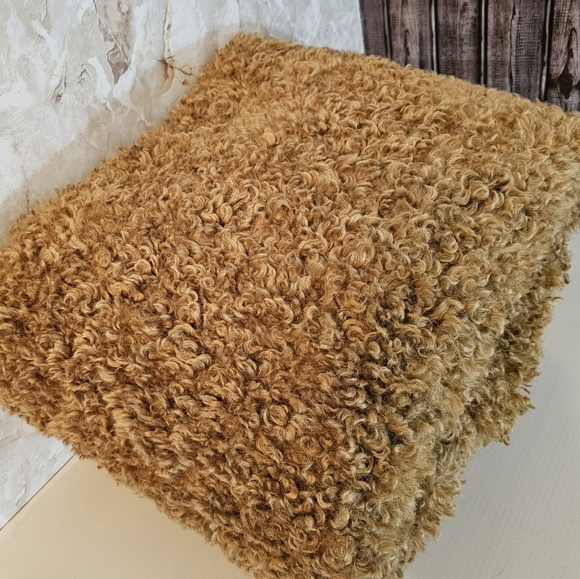 *Oake Home Faux Fur Throw 50" x 70" - Picture 8 of 8